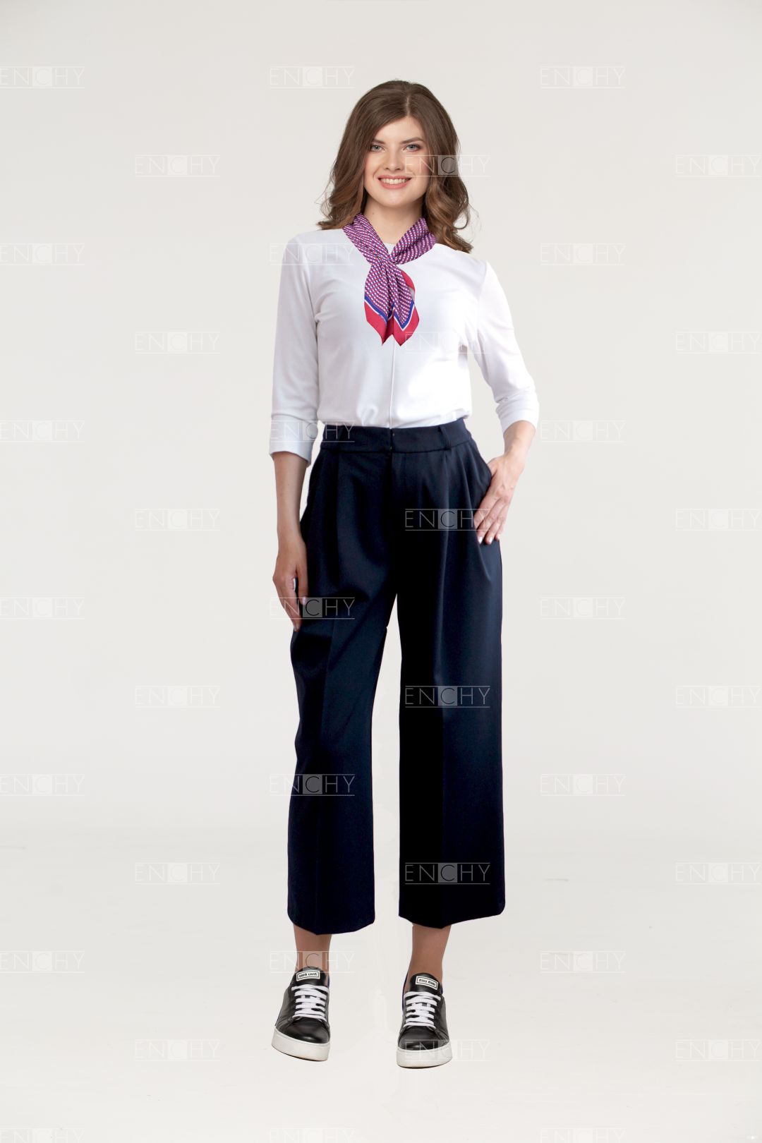 Современные брюки оверсайз